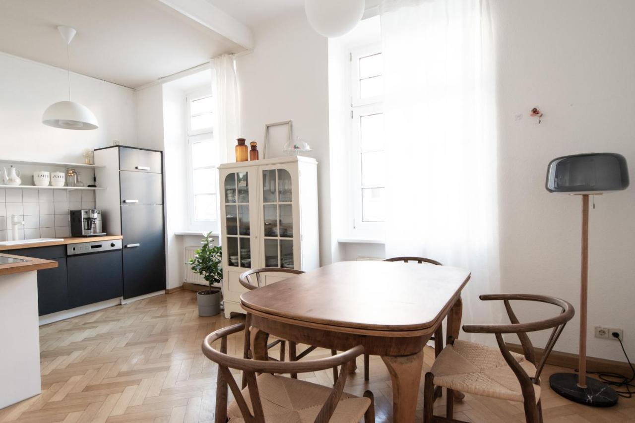 Modern Design Im Klassischem Altbau Apartamento