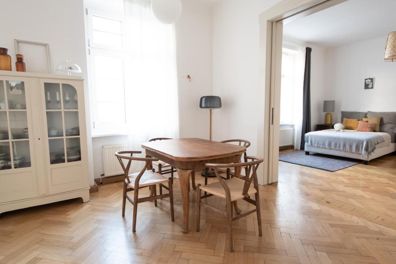 Apartment Modern Design Im Klassischem Altbau